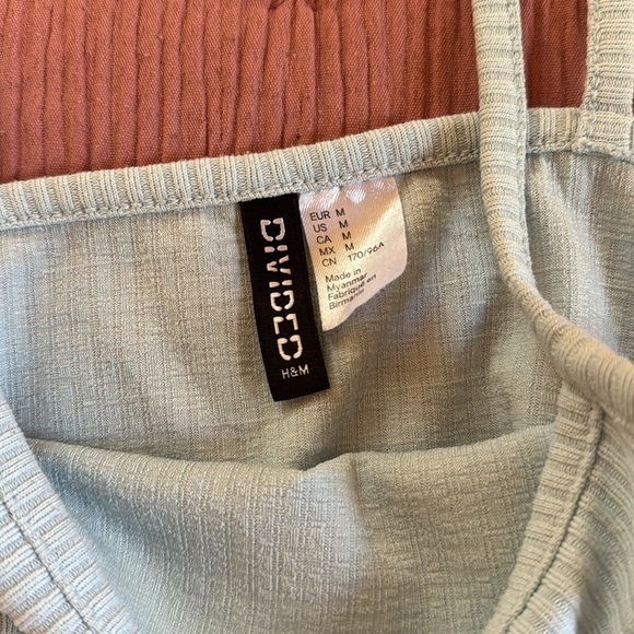 divided ribbed crop top 🐬 - Picture 2 of 3